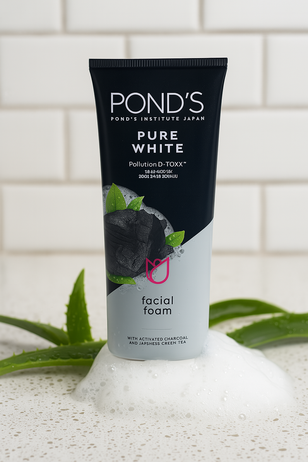 Pond’s Pure White Face Wash with Activated Charcoal – Deep Cleansing & Brightening Daily Face Cleanser